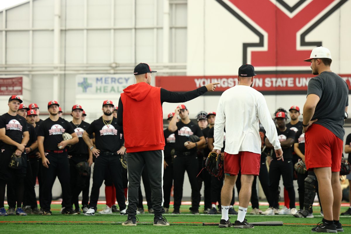 More scenes from today's first official team session of the fall at the WATTS 🐧⚾️📷

#GoGuins