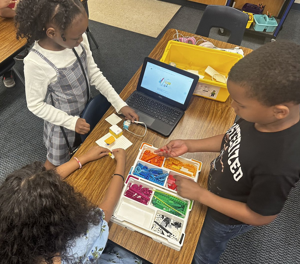 Shoutout to Ms. Johnson, our new Computer Science Lab teacher! 🎉 She kicked off 3rd grade’s first LEGO Robotics build of the year — and the excitement was through the roof! Wooo! 🌟 #AllStars #STEM #LeadTheWay #WhyWeTeach