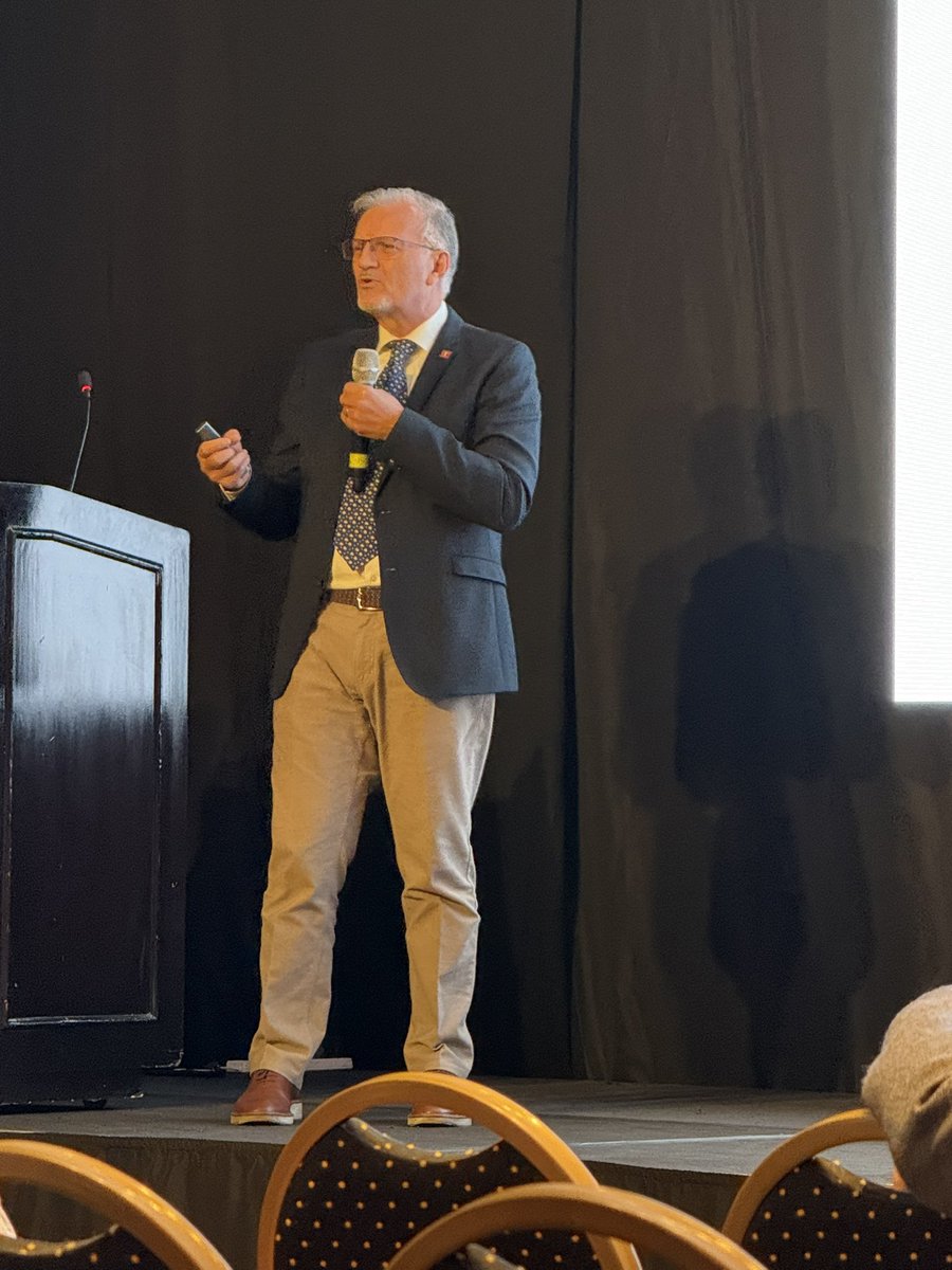 Que lujo tenerlo al gran <a href="/WiebeNeuro/">Samuel Wiebe</a> en el congreso de <a href="/LACEargentina/">Liga Argentina Contra La Epilepsia</a> hablando sobre cirugía sin VideoEEG y epilepsias extratemporales RMN-negativas