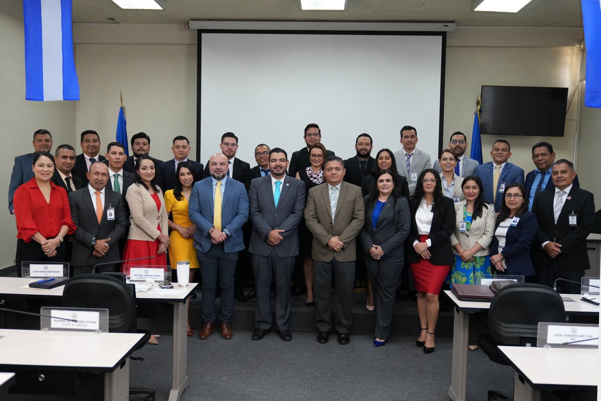 Con el Centro de Atención Virtual (CAVAL) pasamos de 4,700 atenciones al año a superar las 100 mil en el mismo periodo. Gracias a la innovación digital, cada persona atendida ahorra hasta $12 en transporte, alimentación o permisos laborales al no trasladarse a nuestras oficinas.