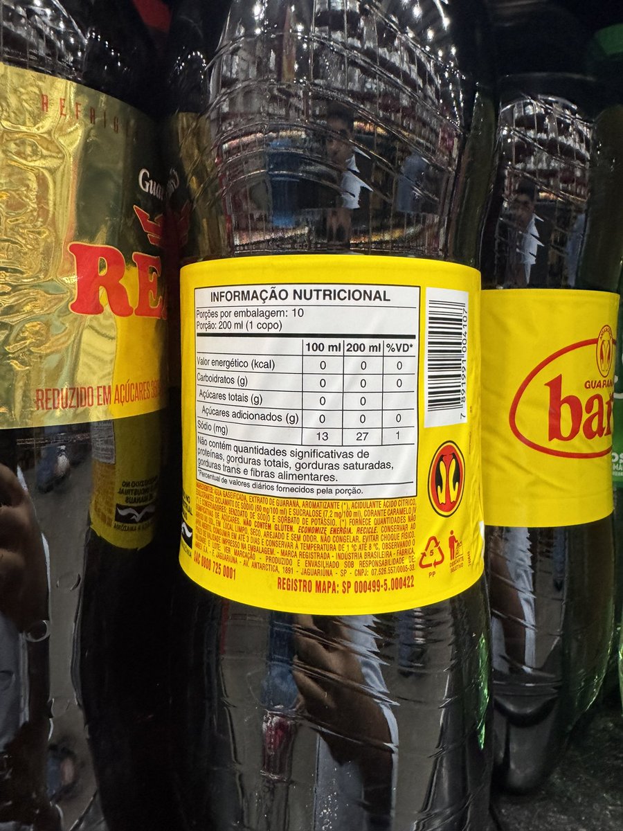lugcunha's tweet photo. Por que o baré 2L é zero açúcar e o de lata não? https://t.co/8XvIhYW83O