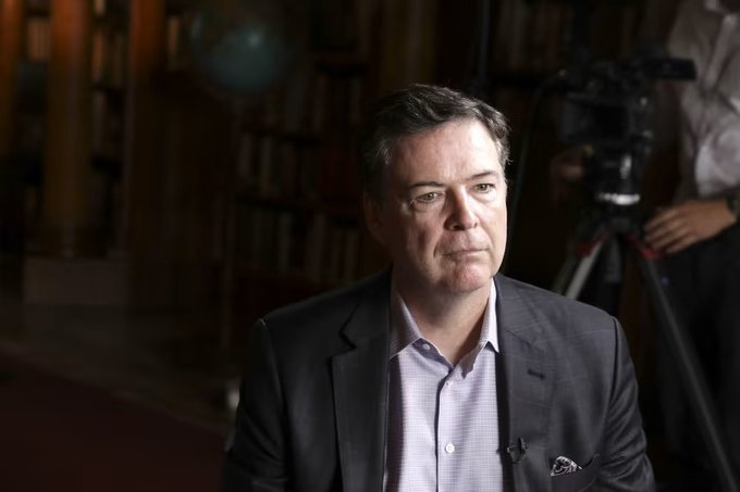ferozwala's tweet photo. #Breaking
Ex-FBI Director #James_Comey INDICTED
On 2 counts: alleged false statement and obstruction of justice
Trump admin. says he’s been at the centre of #Russiagate HOAX
#USA | #Russia https://t.co/hrxkThDBx0