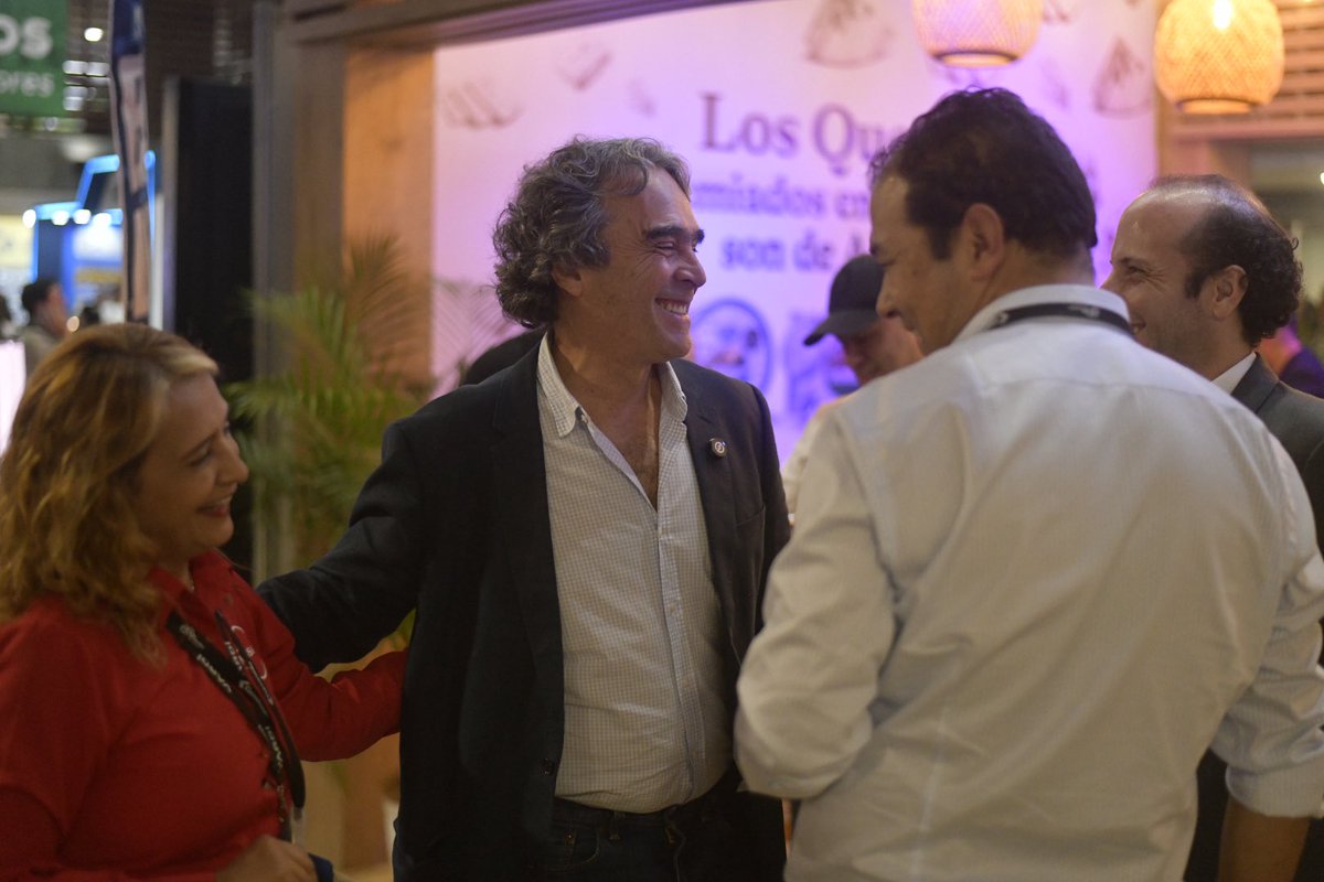 Para sacar #adelante a Colombia, vamos a trabajar con todas y todos.

Hoy estoy en el Congreso Nacional de <a href="/FenalcoNacional/">Fenalco Nacional</a>, compartiendo ideas y escuchando sus preocupaciones.