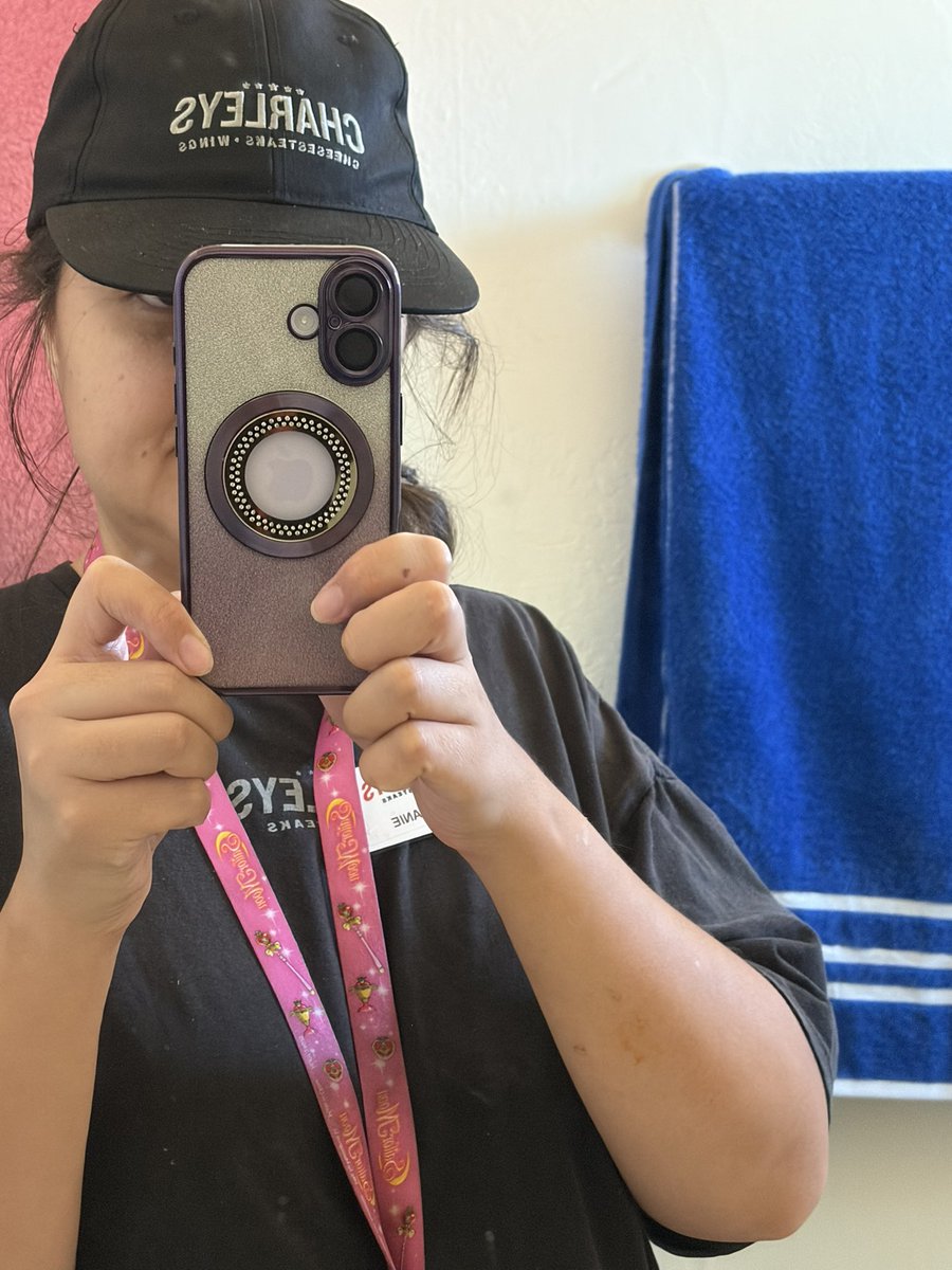 New phone case does the dark purple goes with the lavender ?