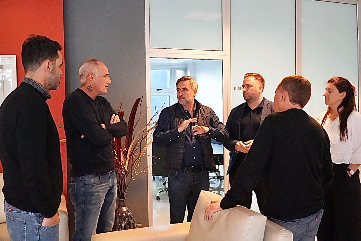 Me invitaron a la Cámara de la Industria del Calzado de Córdoba y fui a escuchar las necesidades de fabricantes y proveedores que integran la cadena de valor.

Mi compromiso es ayudarlos a través de la presentación de iniciativas allá en Buenos Aires para que las industrias