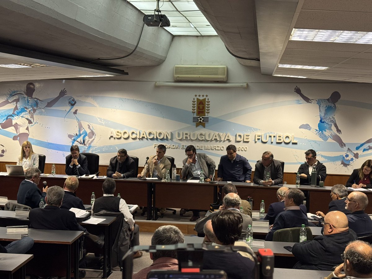 Estamos en vivo por <a href="/Sport890/">Sport 890</a> con el Consejo de Fútbol Profesional.

Único medio en vivo desde el inicio y hasta el final con gran emisión de un momento crucial para el fútbol uruguayo.

youtube.com/live/XD4XzSetj…