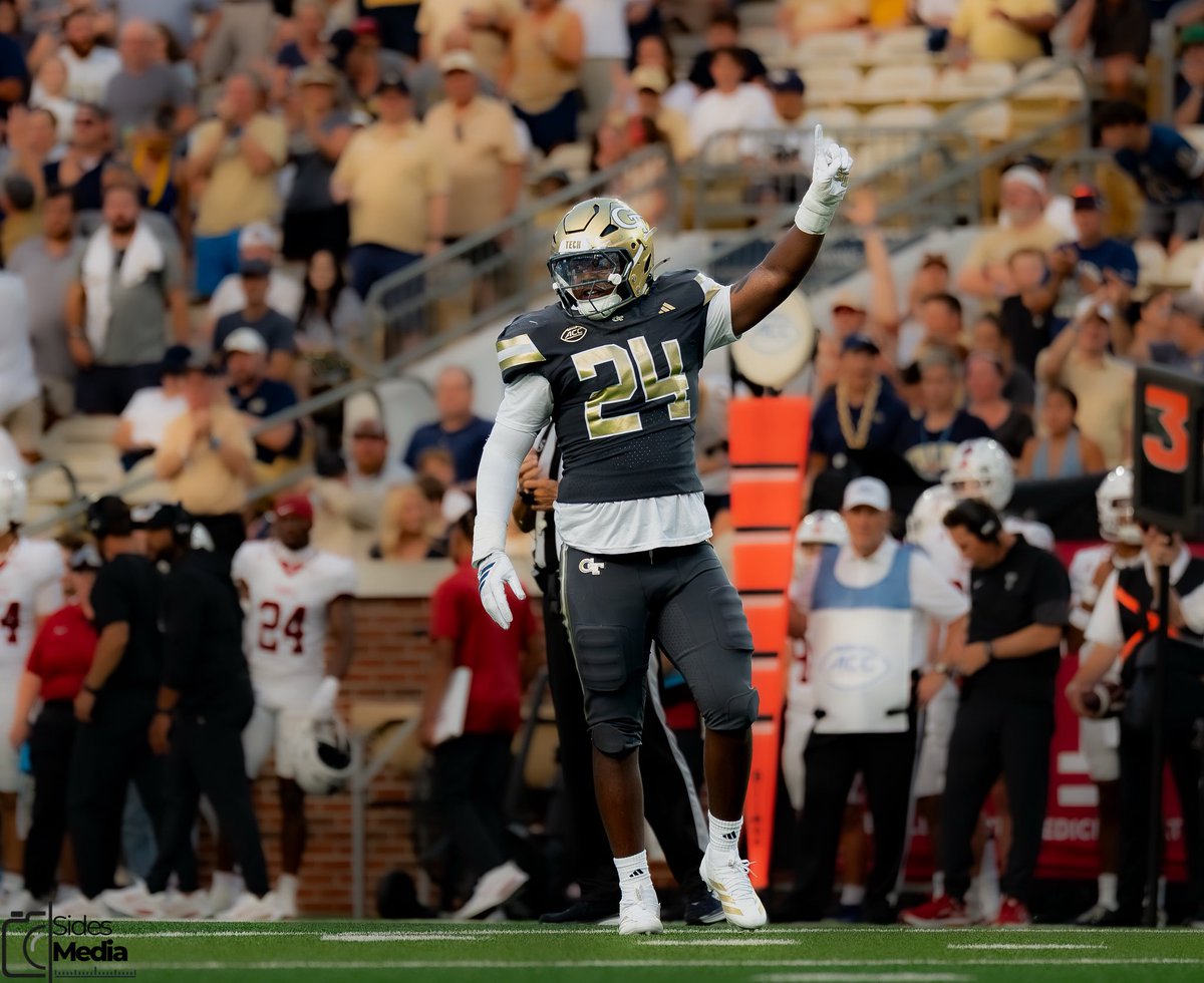 Sides_Media's tweet photo. Pointing to a W peace✌️
Confidence is building, and this squad is only climbing higher 🚀🐝

Tag a fellow Yellow Jacket fan who needs to see this 🙌

#GeorgiaTech #GoJackets #GTWin #WreckEm #GTStrong  #CollegeFootball #ACCFootball #SportsCelebration #BuzzOnBuzz #GTVictory https://t.co/wxN2YlZlSN