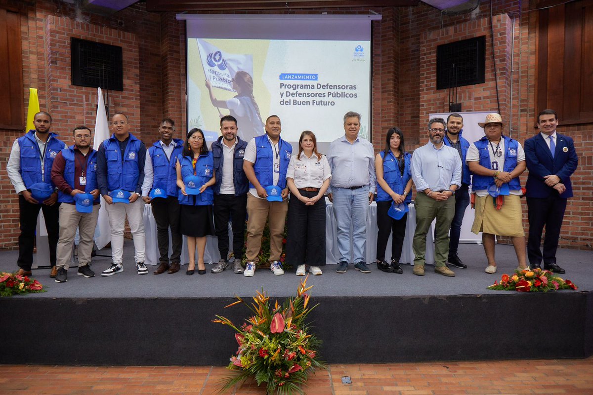 Caracol_Cali's tweet photo. En #Cali, la #DefensoradelPueblo, Iris Marín Ortiz puso en marcha el programa ‘Defensoras y Defensores Públicos del Buen Futuro’, que vincula a jóvenes abogadas y abogados recién egresados, para que brinden su servicio a personas que no tienen posibilidad de acceder a la justicia https://t.co/aygpFpLOeS