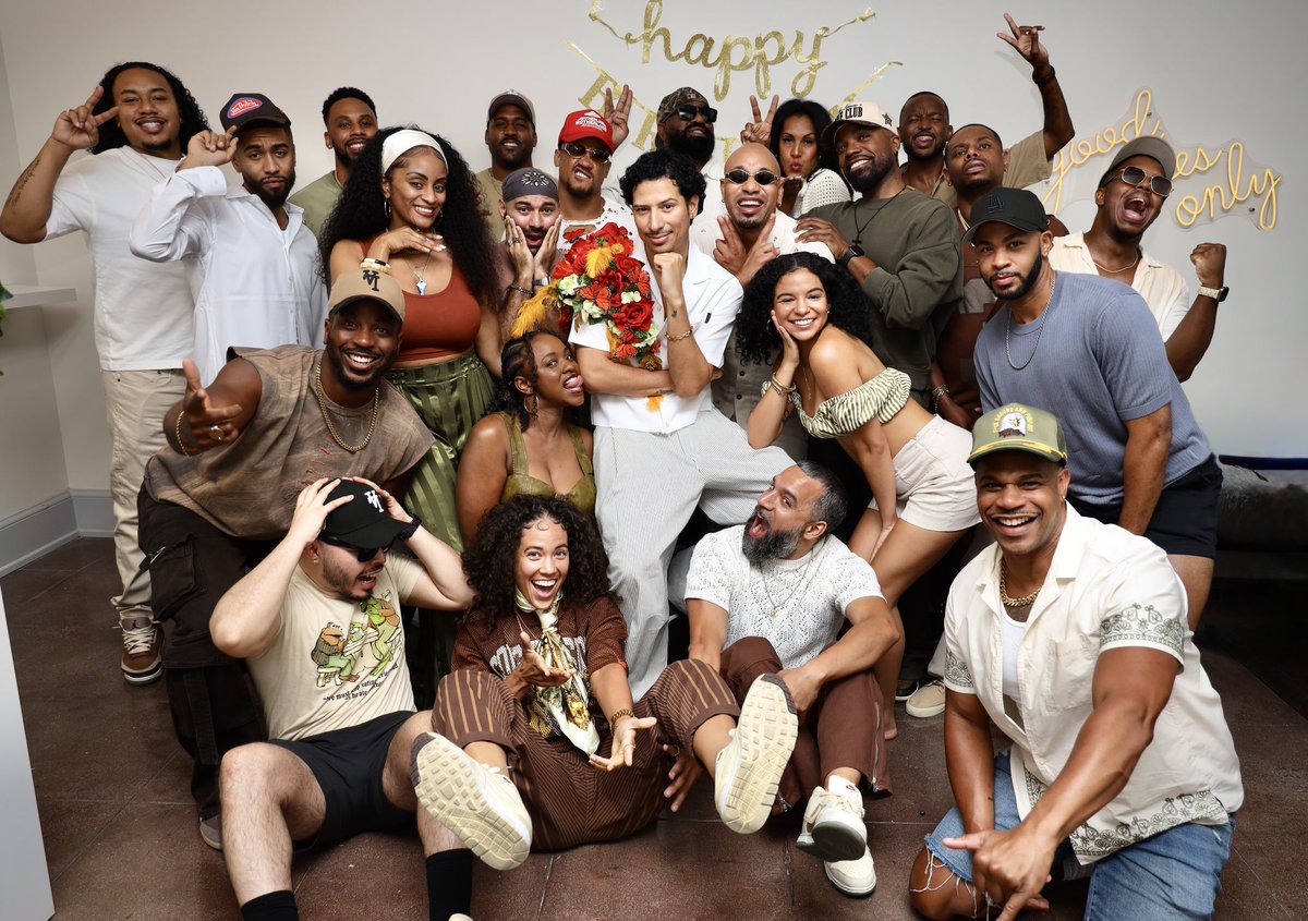 jPinNotes's tweet image. Organize group photo shoots with your friends. This one just happened to be for my birthday this past weekend, but still. ✨😁