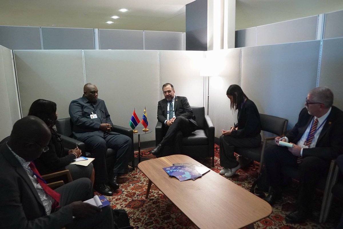Minister of Foreign Affairs of the Bolivarian Republic of Venezuela, H. E. Yván Gil Pinto:

"We had the opportunity to meet with Sering Modou Njie, Minister of Foreign Affairs of the Republic of The Gambia, within the framework of the 80th UN General Assembly.
#venezuela #gambia