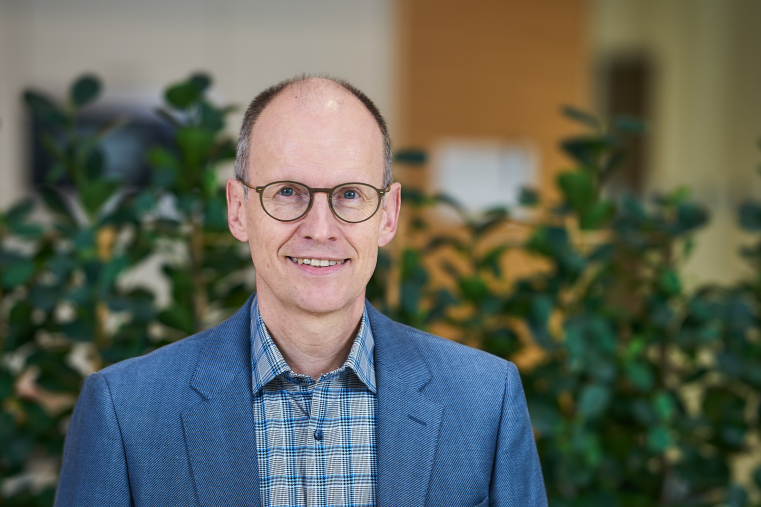 Endothelial Cell News (@endothelialnews) on Twitter photo Dr. <a href="/ralfhadams/">Ralf H. Adams</a> and team show that a small subpopulation of #endothelial cells inside the intestinal villi of the embryonic mouse gives rise to arterial endothelium in the intestinal wall but also in the distant mesenteric vasculature.
🆕 go.nature.com/3VBd1m0 Dr. <a href="/ralfhadams/">Ralf H. Adams</a> and team show that a small subpopulation of #endothelial cells inside the intestinal villi of the embryonic mouse gives rise to arterial endothelium in the intestinal wall but also in the distant mesenteric vasculature.
🆕 go.nature.com/3VBd1m0