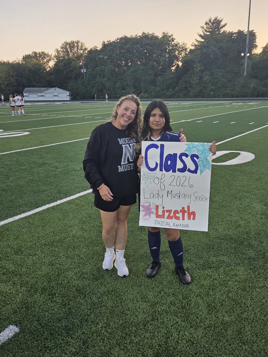 Moore_Athletics's tweet image. Great night to be a MUSTANG. Way to go seniors