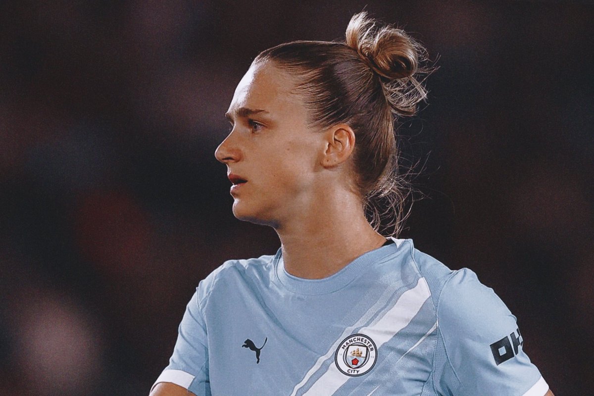 VIVIANNE MIEDEMA ON WOSO:

“The hate keeps growing. Fans take out frustrations on players after weaker performances. We have to stand against it. Everyone should be able to feel safe. It actually helps performances improve, but apparently people don’t understand that.”

via <a href="/ADnl/">AD.nl</a>