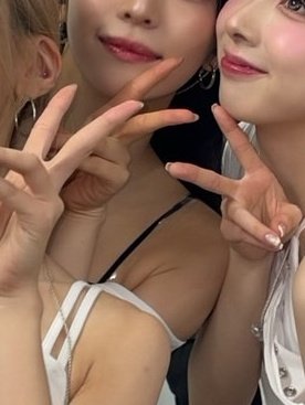 yu_Anderson_'s tweet photo. おはよう💕💕これえ💕ブラひもかなあ💕だとしたらエロすぎる💕💕これ見てさ勃起しないって男じゃないよ💕💕 https://t.co/F1cTDlYCYa