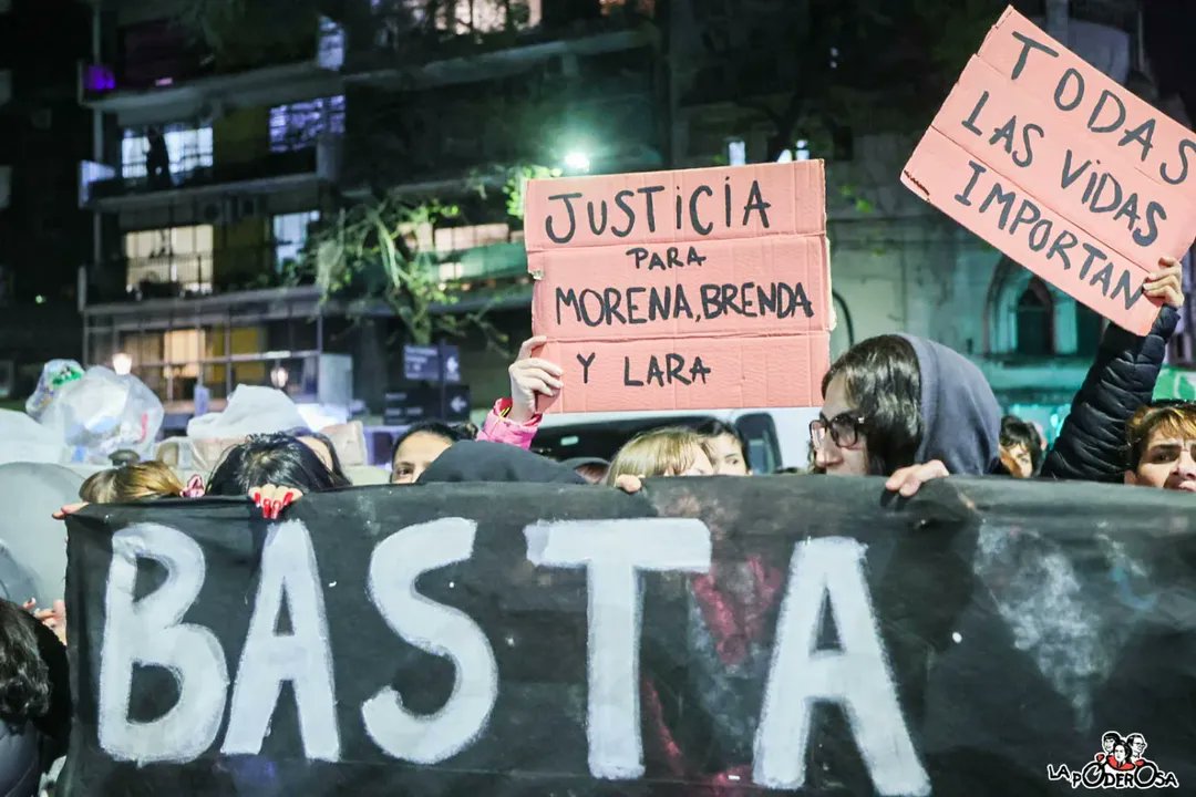 gargantapodero's tweet photo. Hace años denunciamos que el narcotráfico devora los barrios populares, la falta de políticas públicas y que cada 35hs hay un femicidio. Morena, Brenda y Lara pagan el precio de un Estado ausente: cada vez más violento y negligente. ¡Nos vemos el 27/09!¡En las calles! #NiUnaMenos https://t.co/fjZyN3uXUh