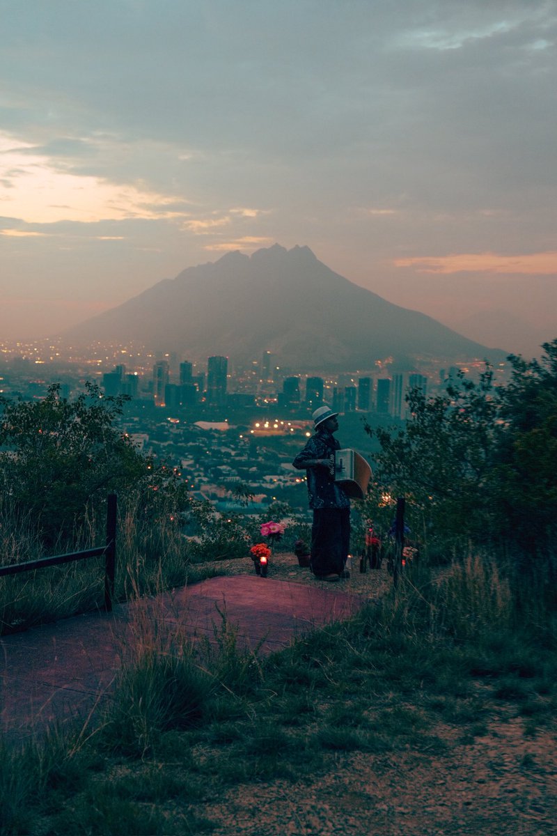 🚨 Hoy se estrena, raza 🚨
“Y Si Nos Vamos” 🪗🔥 Sale en todas las plataformas y el video lo van a poder ver en mi canal de YouTube, pa’ que se pongan al tiro.

HORARIOS:
🇺🇸 5 PM - PTS
🇲🇽 6 PM - CDMX
🇺🇸 8 PM - EST

@473music_oficial | @prajinmusicgroup 
¡Arriba la Santa !!