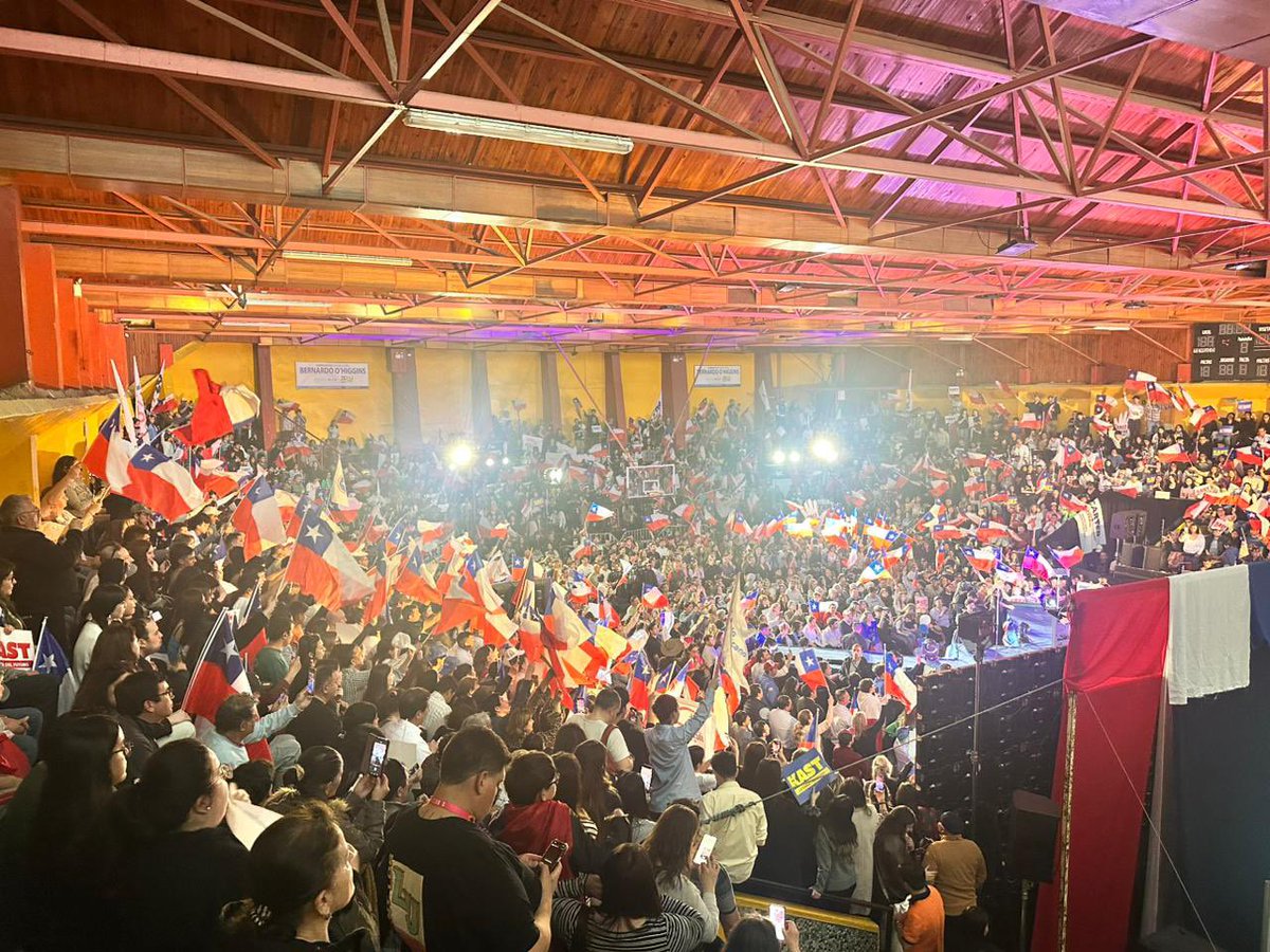 vicentebrunapr's tweet image. 🇨🇱NADIE LO PUEDE ENTENDER, NADIE LO PUEDE EXPLICAR🇨🇱

KAST REPLETA EL GIMNASIO
MUNICIPAL DE TEMUCO‼️

La verdadera encuesta está en la calle y en La Araucanía puta que vamos arriba.

#Vota5
#Kast2026