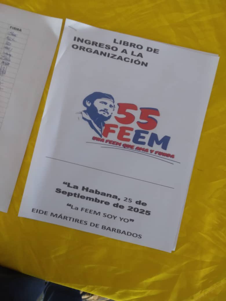 Hoy, en las EIDE de Cuba 🇨🇺, se celebra el ingreso a la #FEEMdeCuba 🎉. En la EIDE Mártires de Barbados, la emoción 🤩 y los compromisos 💙 brillan en la inauguración de la CopaFEEM 2025 🏆. ¡#HaciendoFuturo! ✊🏻 #ContigoSiempreVenezuela