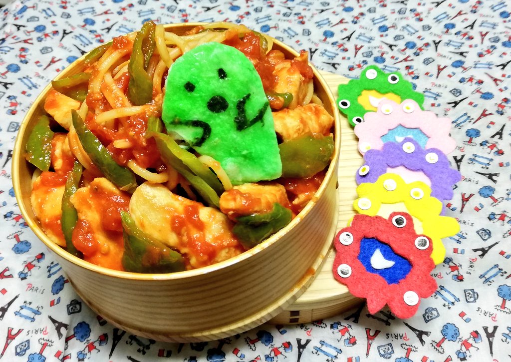 0325pinkmoon's tweet image. #お弁当記録 　#キャラ弁当
#すみっコぐらし弁当
#トマト缶でスパゲティ
#ミャクミャク応援団

9/26 金曜日のお弁当です✨
万願寺唐辛子＋ささみ＋トマト缶
オリーブオイル混ぜ混ぜ(*´∀｀)ノ
今日も元気いっぱい頑張るじぇ🍹