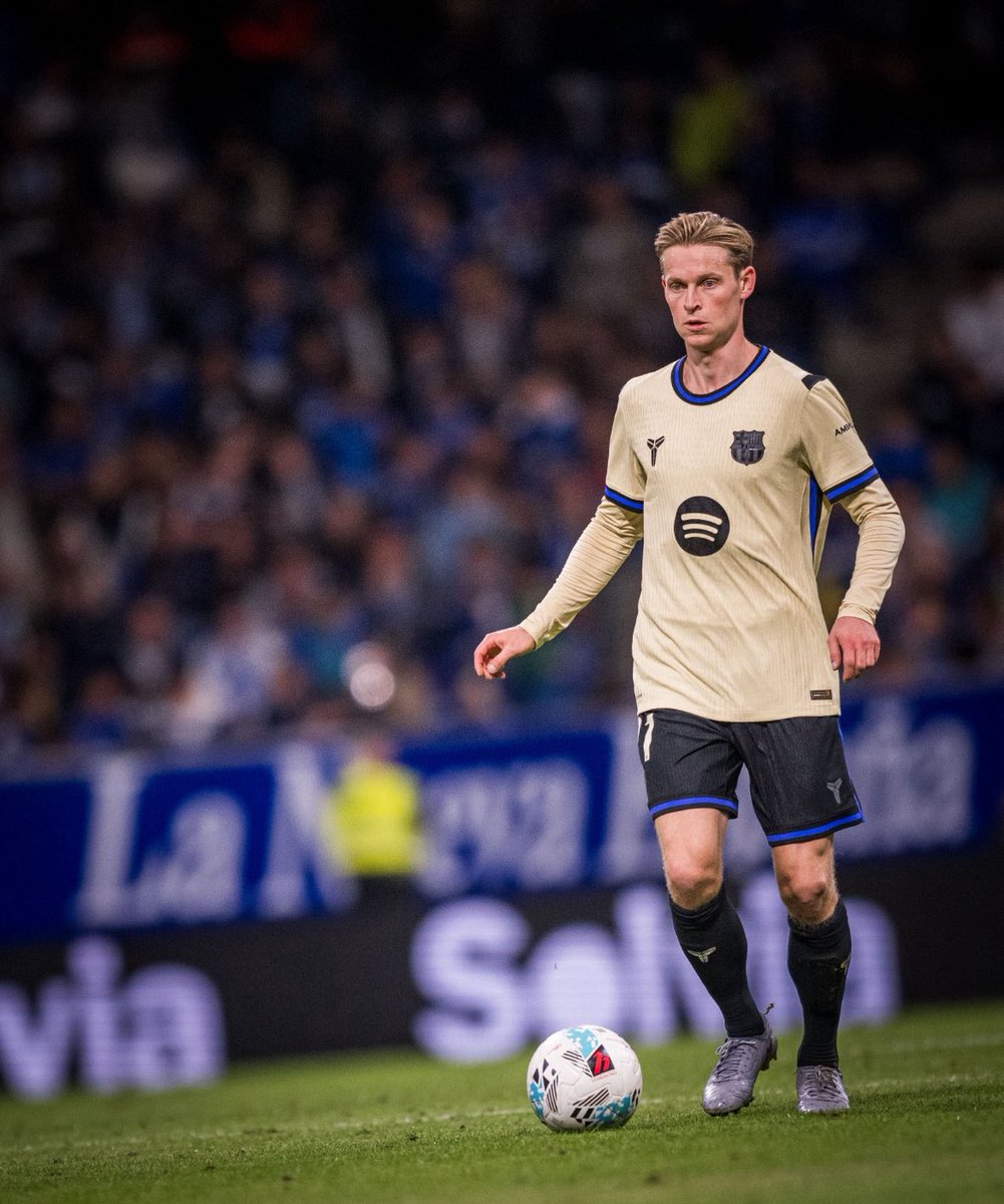 جميل ان الناس بدات من جديد تعطي هذا اللاعب حقه ، محد مستوعب اهميته بالفريق وجودة هذا اللاعب الخياليه