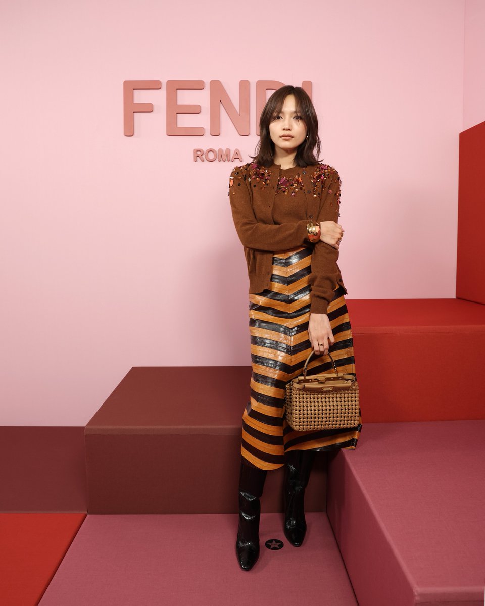 川口春奈着用 celine セリーヌ パーカー ブルゾン ナイロンジャケット 川口春奈着用 celine セリーヌ パーカー ブルゾン ナイロン