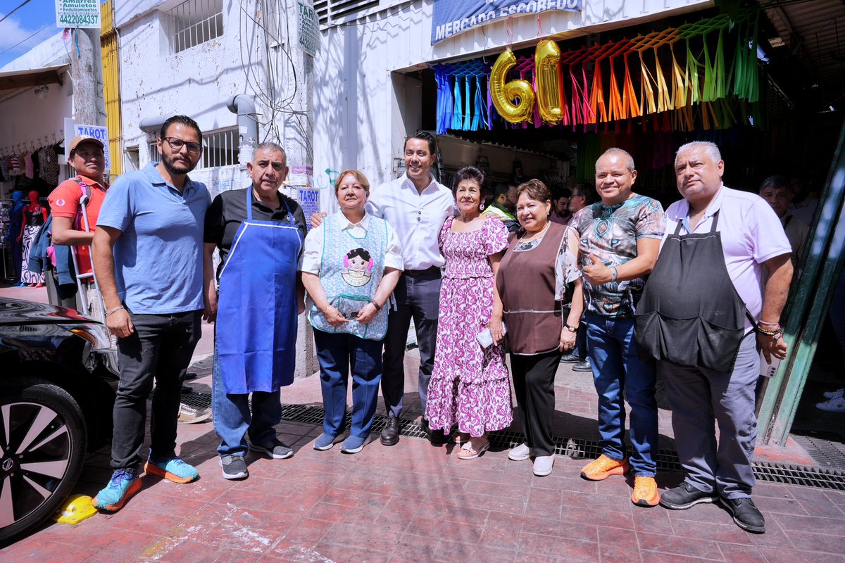 FeliFerMacias's tweet image. Estamos en las calles, de frente y con cercanía, informando sobre nuestro primer año de gobierno.

Fui al mercado Escobedo para compartir las acciones que hemos realizado para emparejar la cancha y dar respuesta a mas principales necesidades de las familias.

#CreamosFuturo