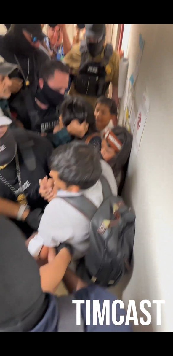 WORandthatD's tweet image. That same @ICEgov agent was pulling the wife&apos;s hair at the very beginning! He later threw her to the ground! He&apos;s abusive and deplorable and needs to be fired immediately!