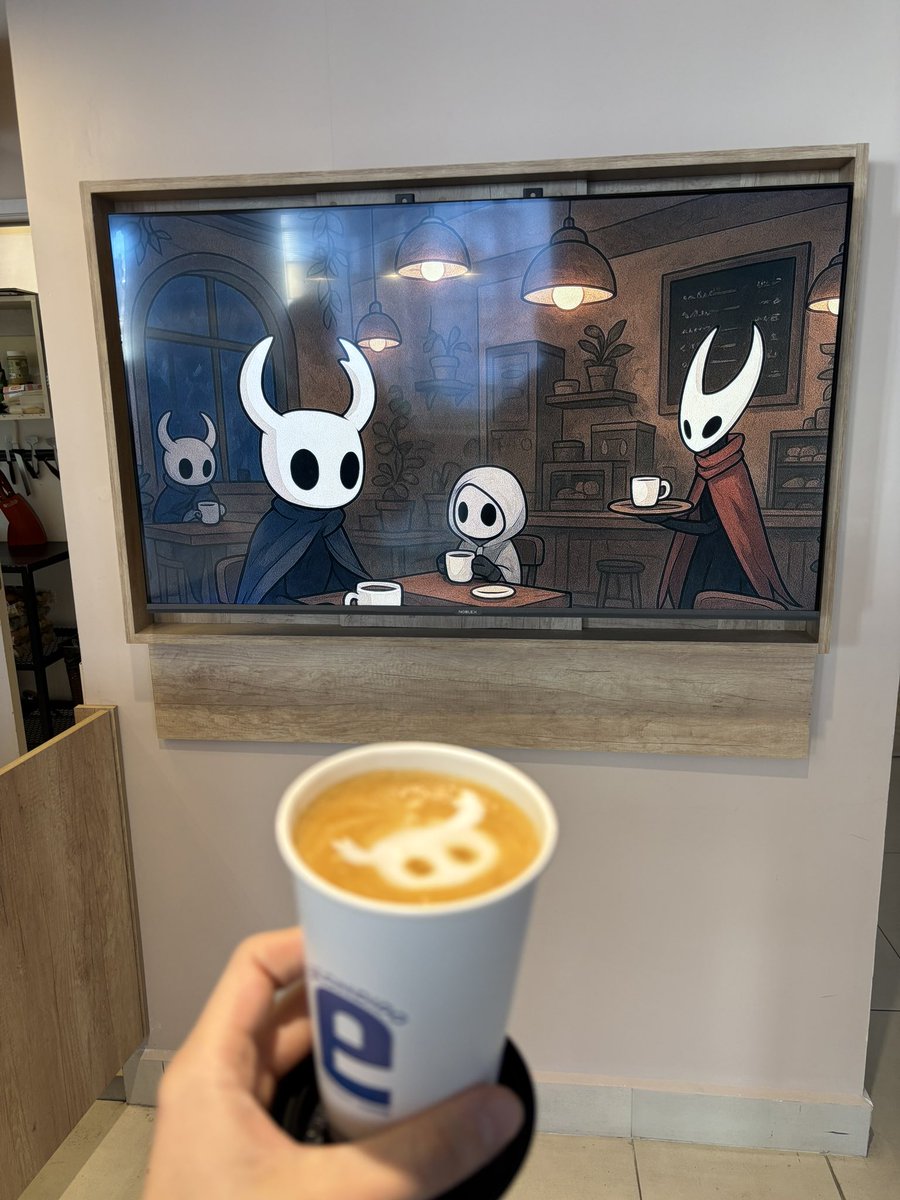 marianbaraldi's tweet photo. Tenía que ir en persona al famoso café hollow knight, recomiendo https://t.co/WmFfNFt0el