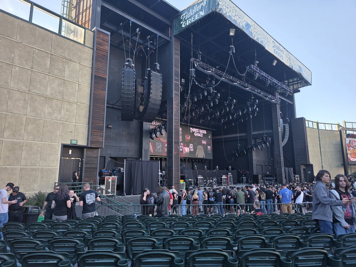 DecentralBros_'s tweet photo. My wife got us tickets 🎟 for my birthday to see #Breaking Benjamin & #Theee Days Grace 🎸🤘 super excited 😀 https://t.co/WoUWhih8Oc