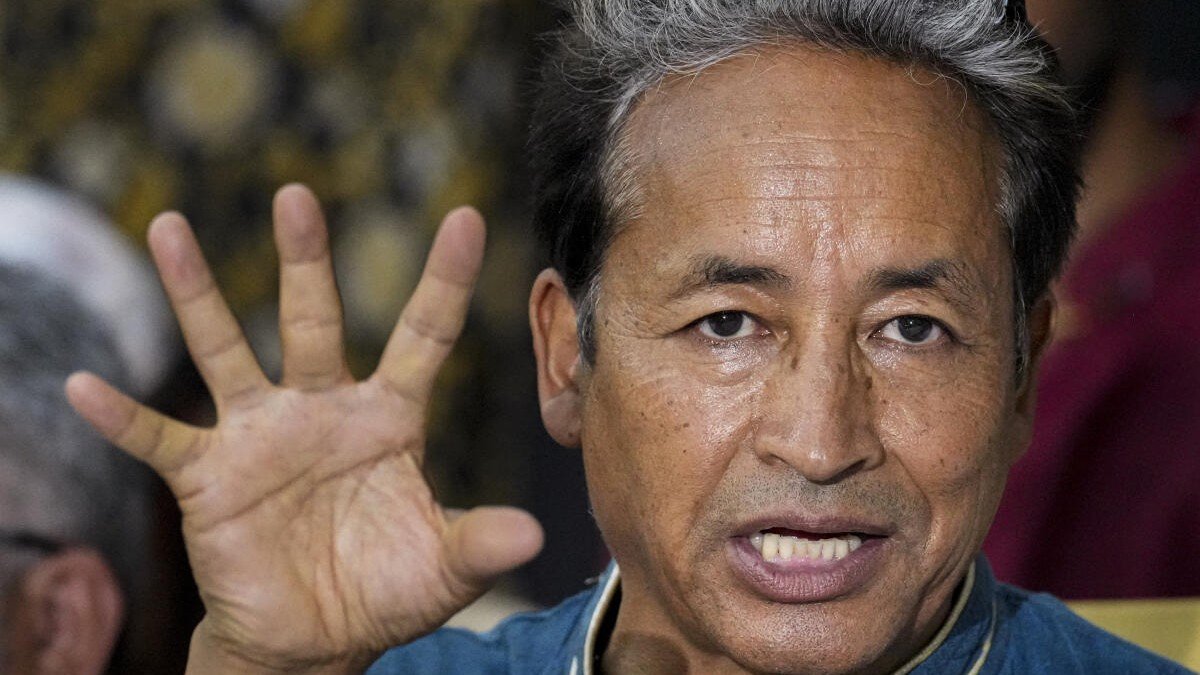 सोनम वांगचुक के खिलाफ बड़ा एक्शन!  एक्टिविस्ट सोनम वांगचुक के NGO में विदेशी फंडिंग...  CBI ने लद्दाख में डाला डेरा, खंगाली जा रही बैंक अकाउंट्स की पूरी हिस्ट्री।  विदेशों के फंडिंग लेने के लिए सोनम ने FCRA के तहत मंजूरी नहीं ली थी। सच क्या है  पता नहीं 

#SonamWangchuk  #Ladakh