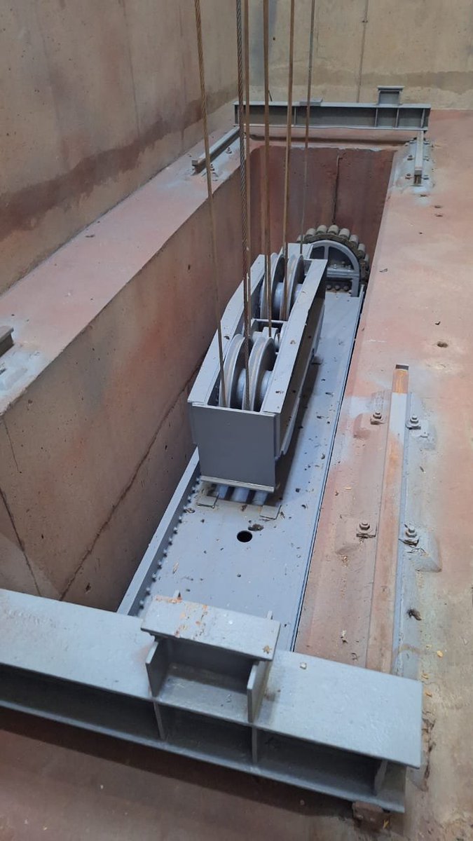 cilamexico's tweet image. Personal de la Representación de esta @CILAMexico en Cd. Acuña, Coahuila, lleva a cabo trabajos de mantenimiento en la obra de toma de la Presa Internacional de La Amistad en el Río Bravo.