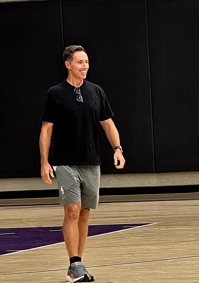 kray1voice's tweet image. @Suns Day 1 #trainingcamp25 with The Legend @SteveNash in the house! When the 2XMVP talks, you listen! @BucketsONeale00 taking it all in. #droppingknowledge #hoopssavant #HOFer