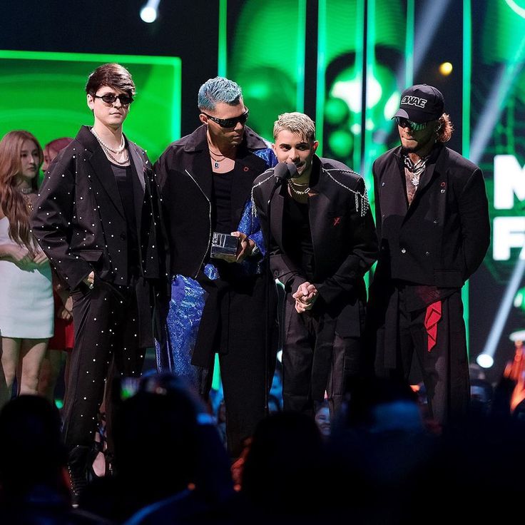 veleztoxiic's tweet photo. Hoy son los premios juventud ... Recuerdos de Vietnam https://t.co/6paZ2Y7Iog