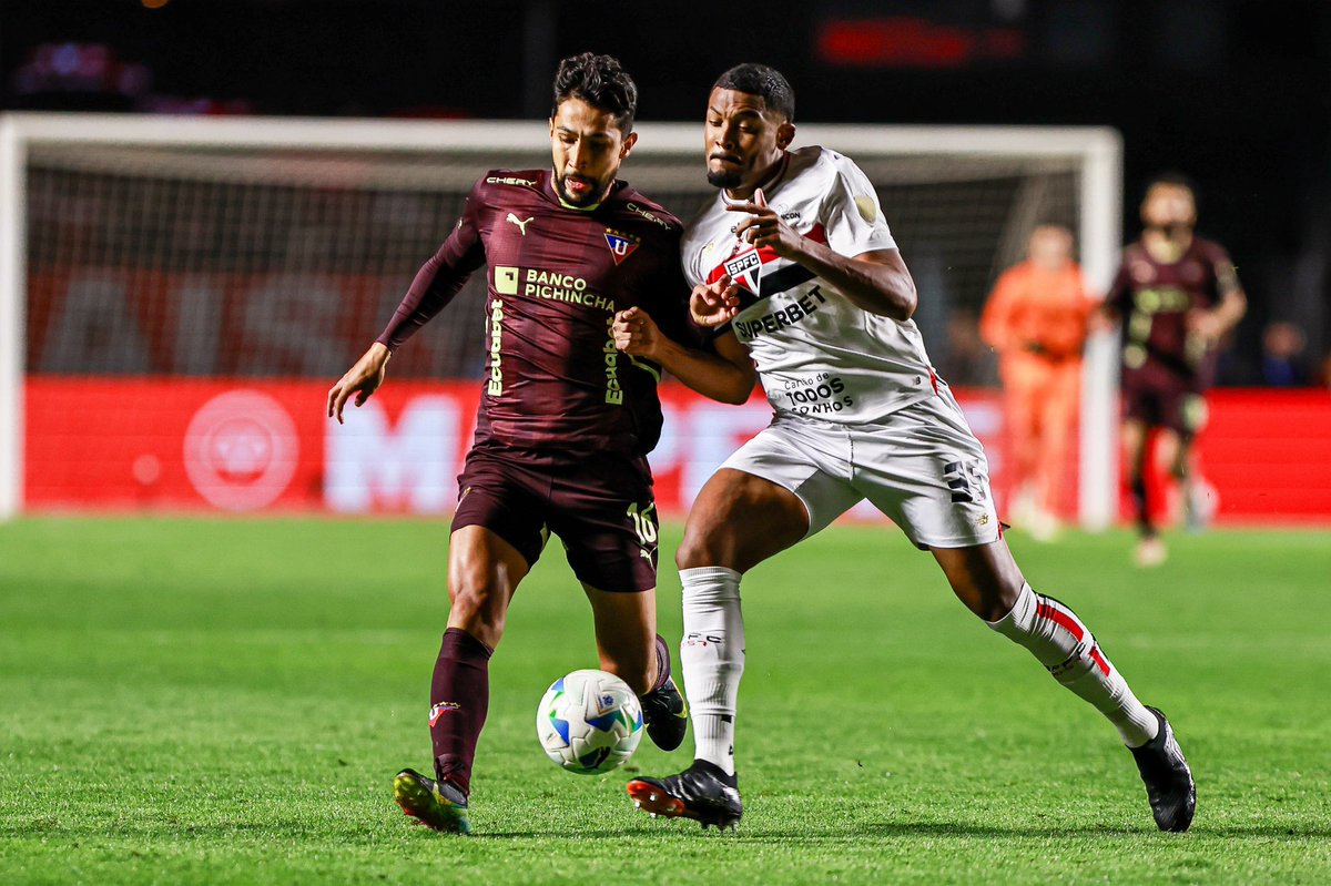 FEFecuador's tweet image. ¡Felicitamos a @LDU_Oficial por clasificar a las Semifinales de la CONMEBOL @Libertadores!

#FEF 🇪🇨 | #LaGloriaEterna