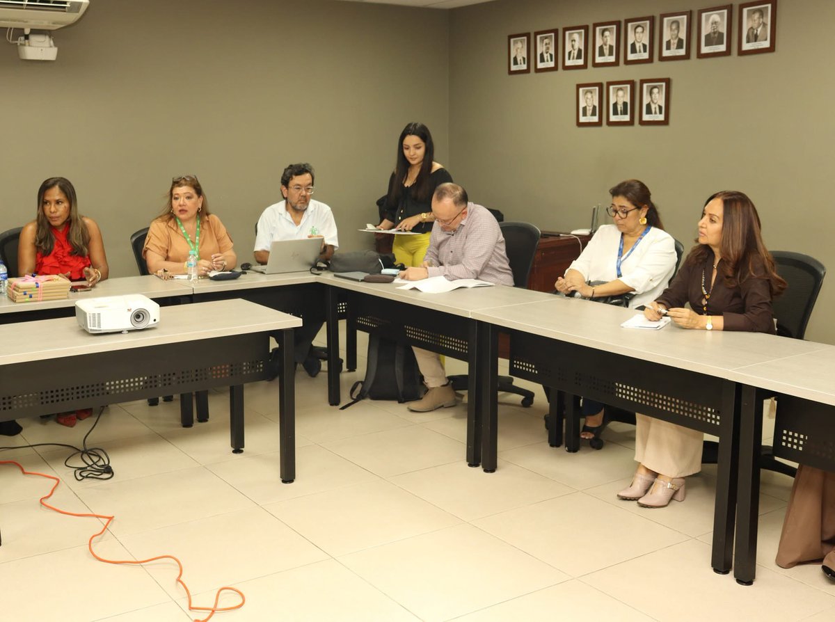 Estuve en el departamento del Valle participando en la Sesión Ordinaria de la Comisión Regional de Moralización, en representación del SENA. Un espacio de articulación con diferentes entes de control donde analizamos temas relevantes para la gestión de la Entidad en dicha región.