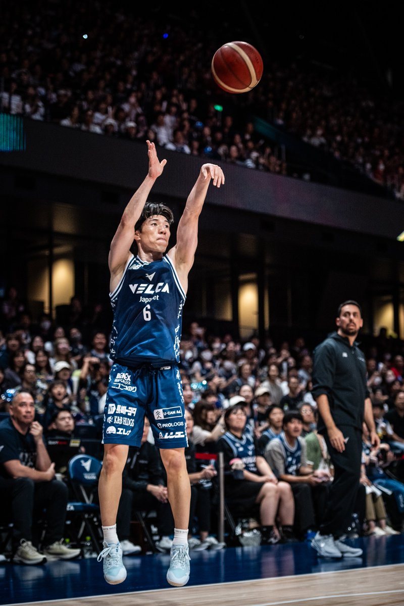 🏀店舗選手イベント情報🏀 📷#森田雄次 選手と一緒に写真撮影