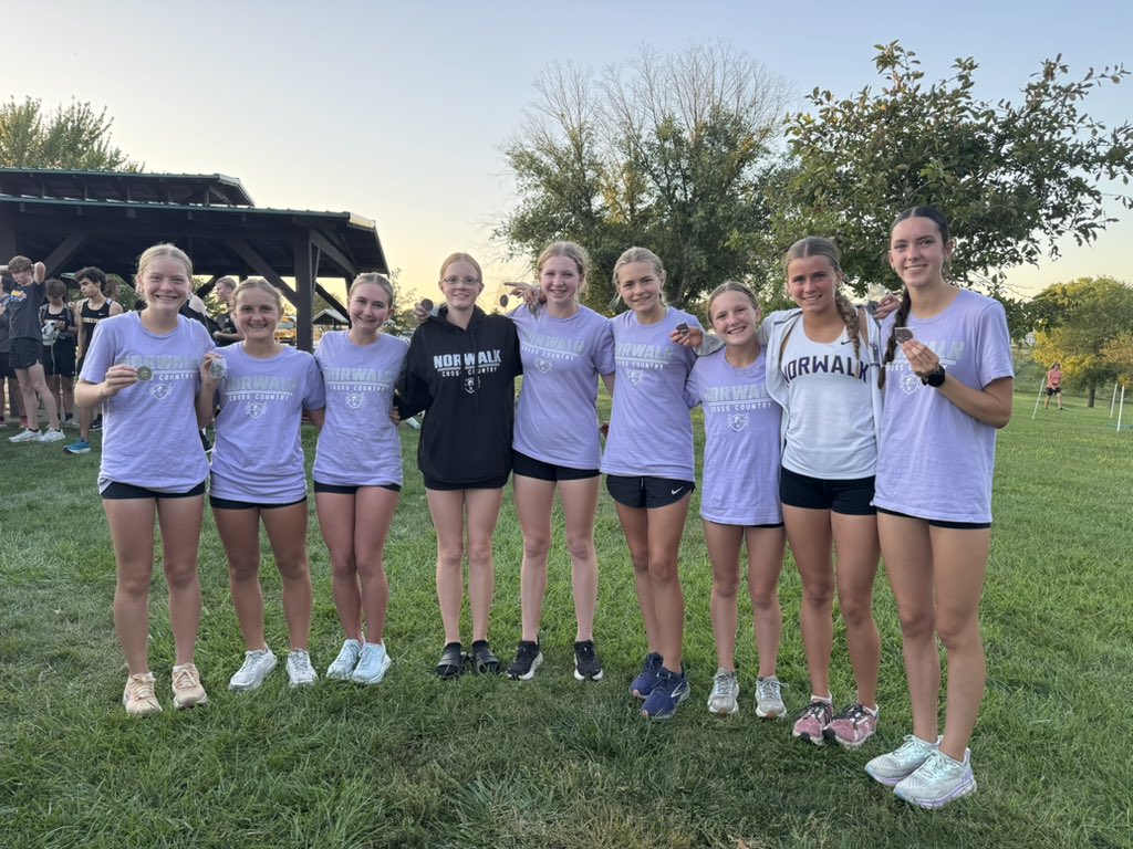 Indianola Meet Champions both JV and Varsity!  🥇 JV with a Perfect Score of 15!  Varsity with a score of 35!
Ava Brungardt Individual Champ in the JV Race!  Hannah Schmitz 2nd place in Varsity!  9 Girls earn medals tonight!