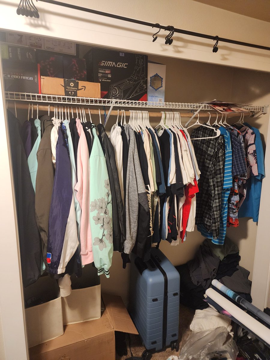 DJOverDrive3's tweet photo. WELL ITS OFFICIAL IM FIANALLY HAVE A PLACE TO STAY! 

Moved in yesterday and got my stuff in. Still waiting on a desk and to save up to rebuild my pc... and maybe a new Sim rig!?!?!?!?!? https://t.co/uuehxTpwmn