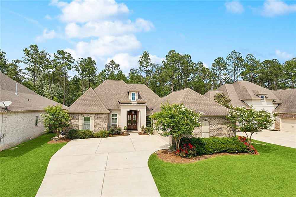 BedicoCreek's tweet image. Just a glimpse of the brick accent walls framing the front entryway of this #homeforsale at 596 Blue Heron Lane. Not only a beautiful home but located in our popular Heron Lake Neighborhood! #2025FallTour tomorrow starting at 12PM! #openhousesaturday tinyurl.com/596-blue-heron…