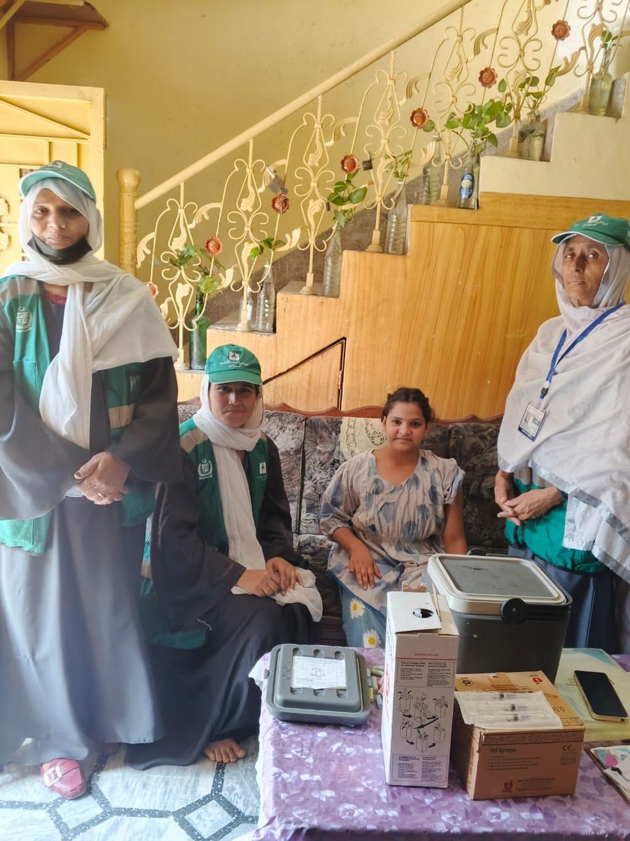 WHOPakistan's tweet image. A tribute to the 49,000 @WHOPakistan-trained health workers on the front lines of the #HPV campaign. Despite every challenge, they are working tirelessly in   the field to vaccinate every eligible girl and protect a generation from #CervicalCancer. 
#HealthHeroes