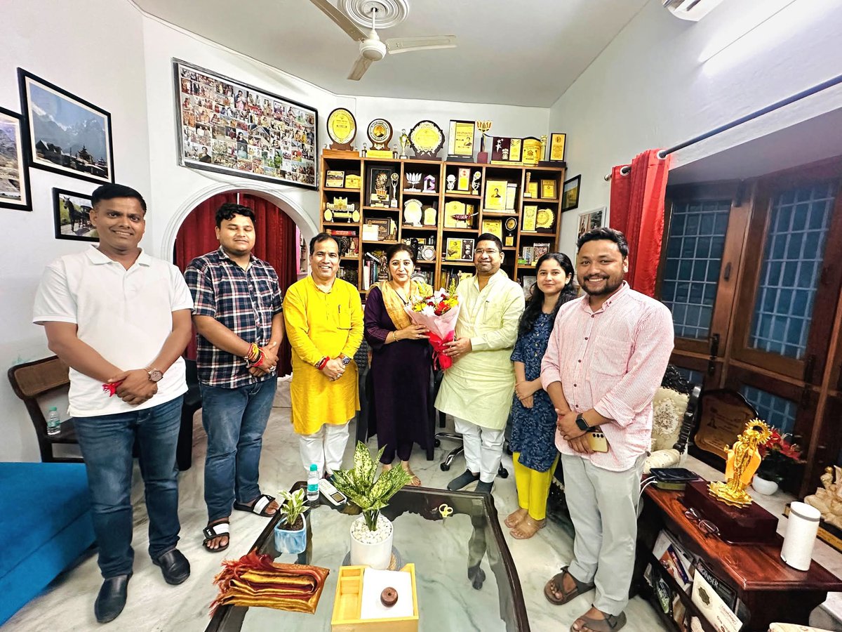 भाजपा की वरिष्ठ नेता आदरणीय श्रीमती <a href="/deeptirawatbjp/">Deepti Rawat Bhardwaj</a>  जी को भारतीय जनता पार्टी उत्तराखण्ड का प्रदेश महामंत्री बनने पर  बधाई एवं शुभकामनाएं प्रेषित की !
 निश्चित रुप से आपके समर्पण और नेतृत्व से पार्टी संगठन और मजबूत होगा।