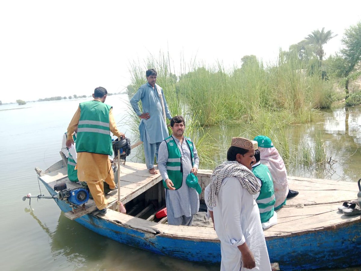 WHOPakistan's tweet image. A tribute to the 49,000 @WHOPakistan-trained health workers on the front lines of the #HPV campaign. Despite every challenge, they are working tirelessly in   the field to vaccinate every eligible girl and protect a generation from #CervicalCancer. 
#HealthHeroes