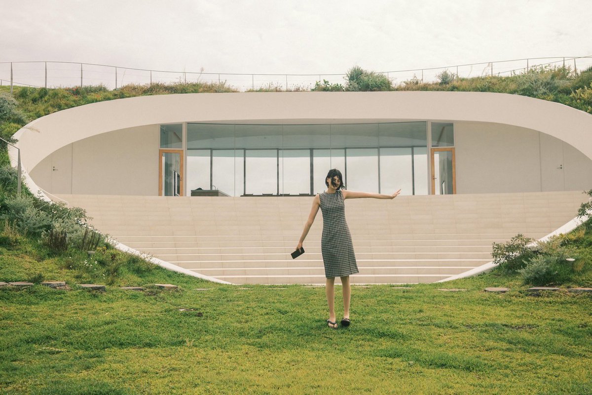 いきなり消えてごめんね！ちょっと旅行行ってきたから電波なかった💦
ただいま東京戻りました！

sorry was touching some grass but I am back now hehe