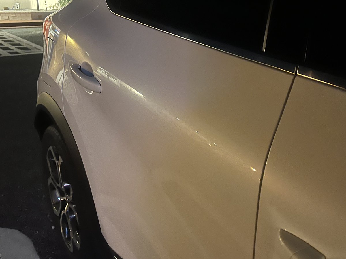 本日も営業中！DKエディション好評です！✨
こちらは昨夜のキャプチャーの様子です。前の洗車は8月のいつ頃洗車したかな？というくらい前なのですが、こんな感じなので「洗車しなきゃ！」というはかはかする気持ちにならずという感じです。そろそろ洗車時期なので、洗車します！
#ビューティフルカーズ