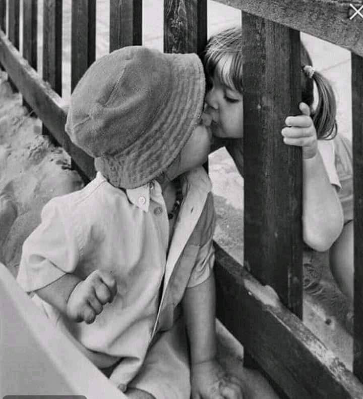 C’è chi invia mail, chi invia pensieri… io vorrei inviare un bacio…
#BuongiornoATutti caffè ☕️