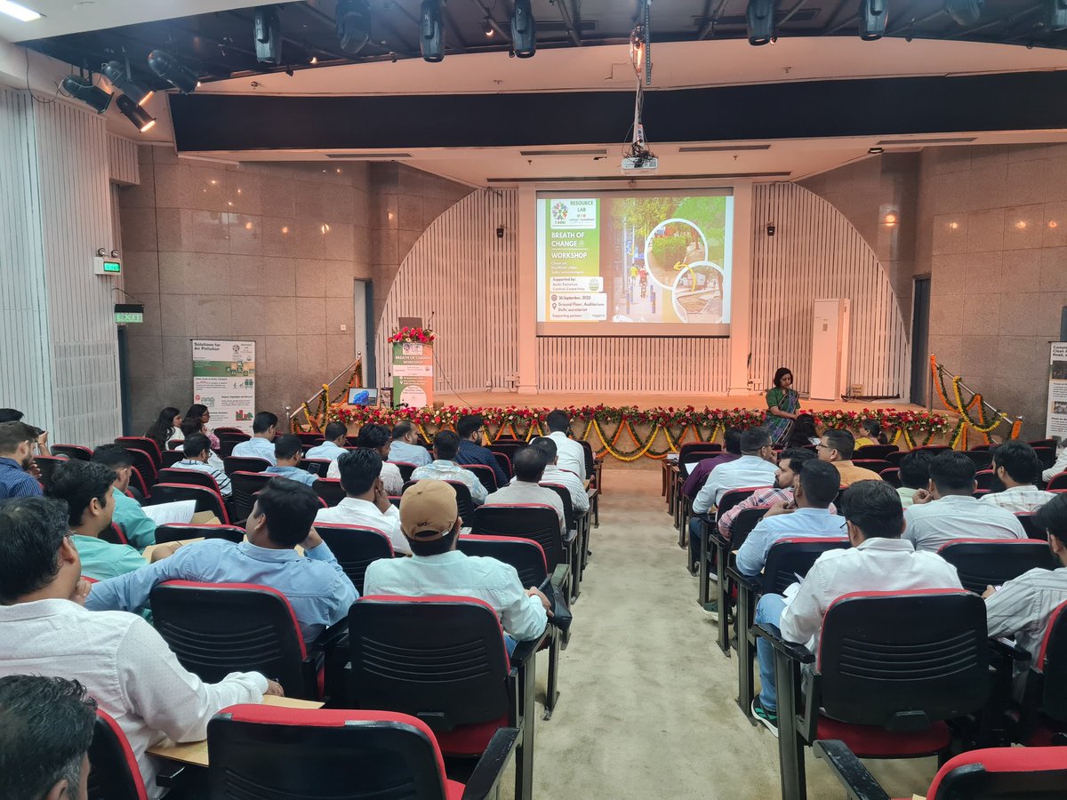 Raahgiri_Fdn's tweet image. Happening NOW!

The third edition of #BreathOfChange (by @CAQM Resource Lab) in collaboration with @DPCC_Pollution, starts at Delhi Secretariat, today.

Glimpses👇

#Cleanair I #airpollutioncontrol I #SaferRoads I @SarikaPanda I @nid_mad I @CAQM_Official I @Nagarro I @manashuman…