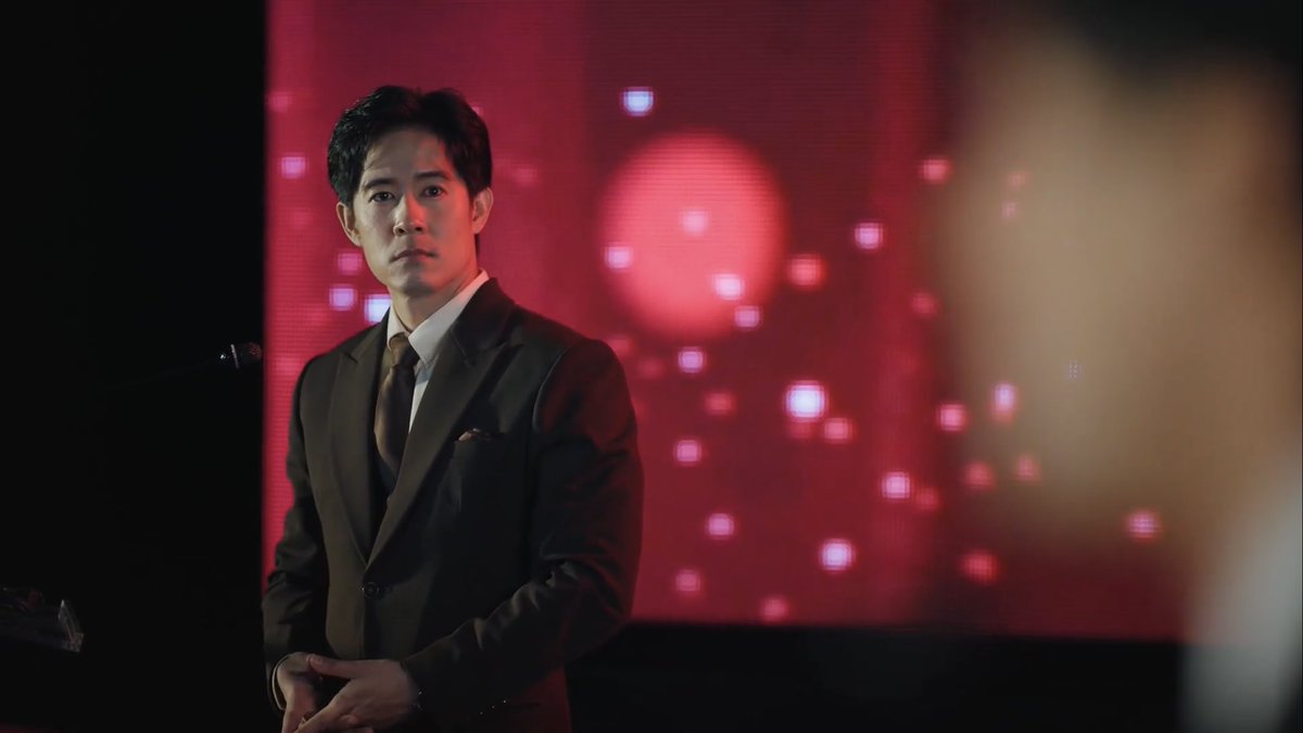 BlackWhiskey3's tweet photo. โหวมึงงง ซีนดีเบตโคตรมันส์!! ประเด็นที่หยิบขึ้นมาพูดว่ายากแล้ว แต่บทหมอหน่องยากกว่า เพราะยาวม๊ากกกก 😄 เก่งอ่ะ ละซีนนี้มันจึ้งอีกอย่างก็ตรงที่วีนั่งดูสองคนดีเบตกันบนเวที ซ้ายคือแฟนเก่าจากพรรคต��งข้าม ขวาคือผู้ลงสส.คนใหม่ของพรรคที่อีกเดี๋ยวก็จะกลายเป็นคนรัก

#คมเดือน #MANDATE https://t.co/71eoVhKyJU
