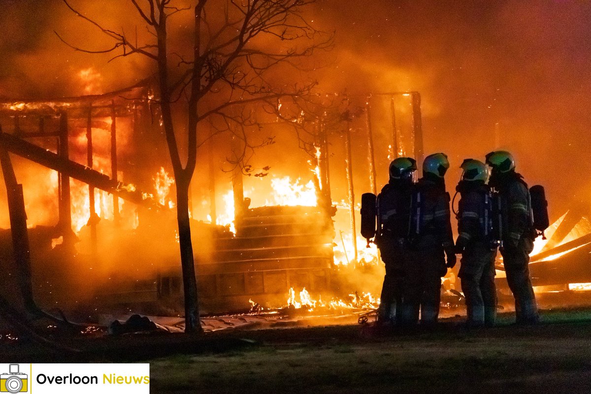 Grote brand op chaletpark in Overloon