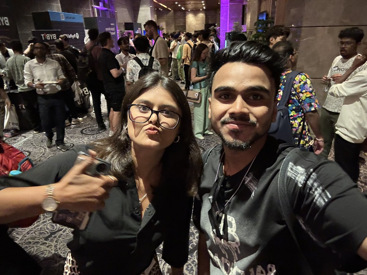 Roarxprince's tweet image. We got @bhumi_125 @anshitaksoni @affi24042002 @Akanksha_as17 @Utkarsh_A7 in the roarx memories