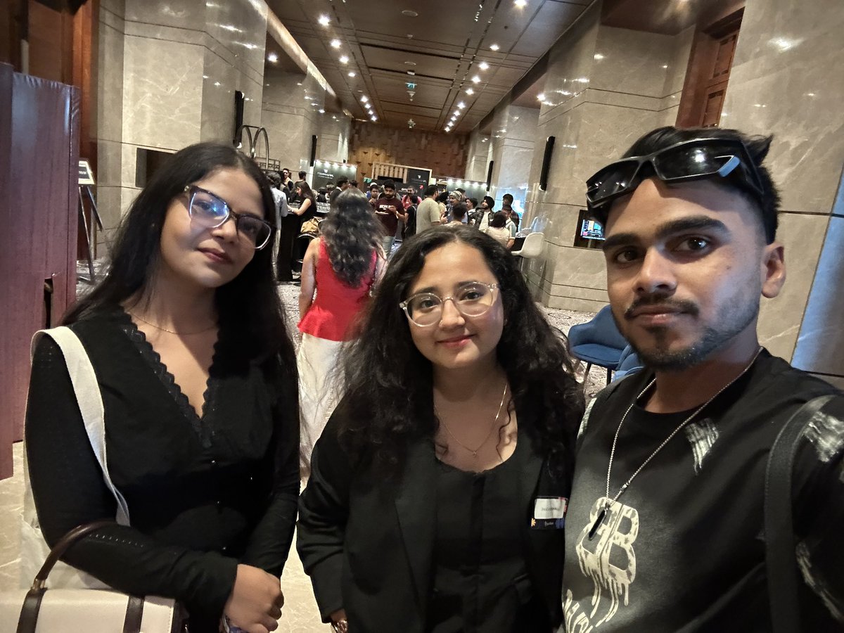 Roarxprince's tweet image. We got @bhumi_125 @anshitaksoni @affi24042002 @Akanksha_as17 @Utkarsh_A7 in the roarx memories